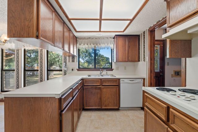 320 Shrike DR, Buda, TX 78610