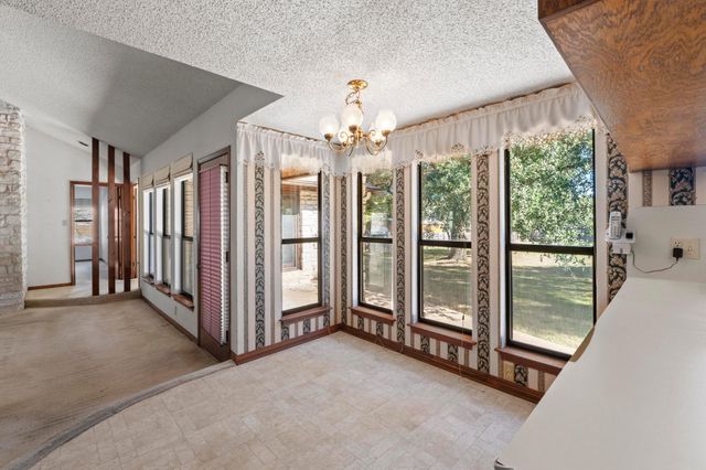 320 Shrike DR, Buda, TX 78610