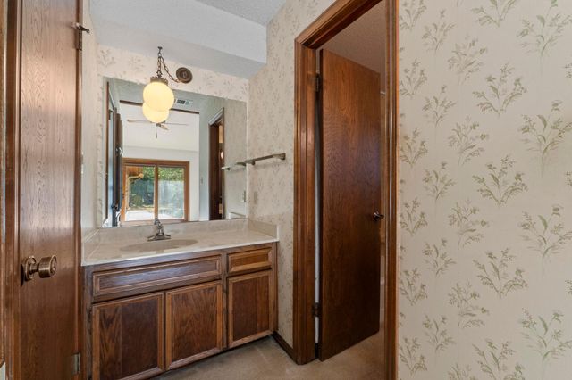 320 Shrike DR, Buda, TX 78610