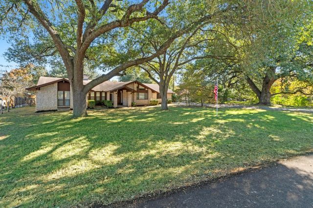320 Shrike DR, Buda, TX 78610