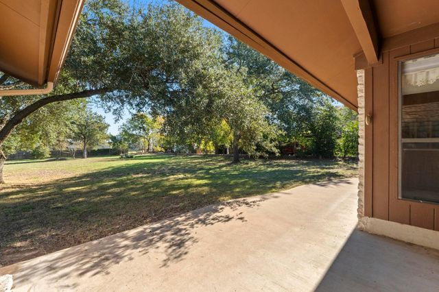 320 Shrike DR, Buda, TX 78610