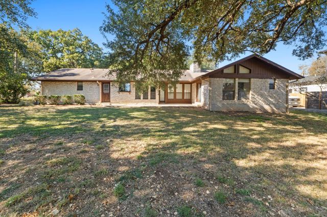 320 Shrike DR, Buda, TX 78610