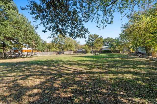 320 Shrike DR, Buda, TX 78610