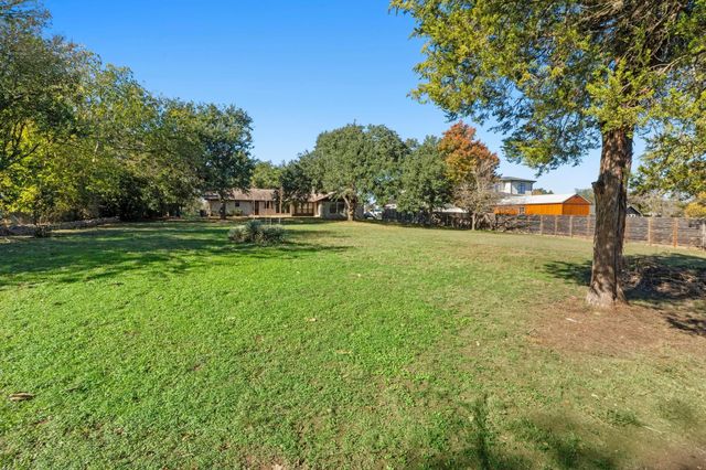 320 Shrike DR, Buda, TX 78610