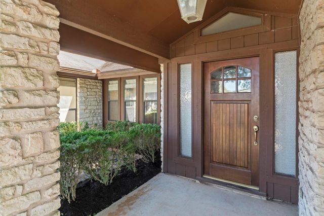 320 Shrike DR, Buda, TX 78610