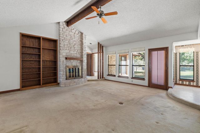 320 Shrike DR, Buda, TX 78610