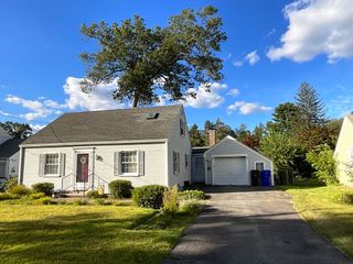 28 Hazen St, Springfield, MA 01119