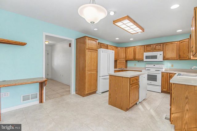 12 SWEET ARROW DR, Hummelstown, PA 17036