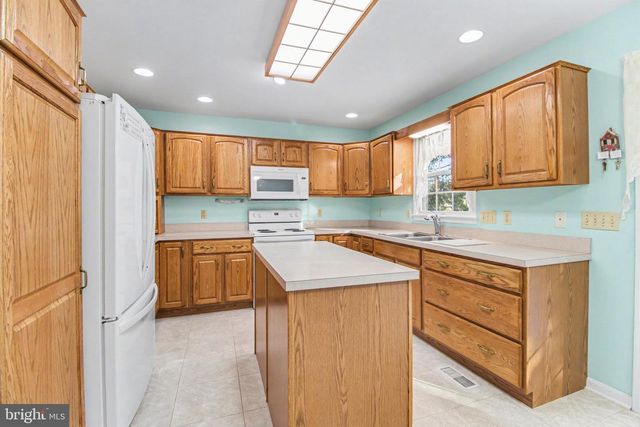 12 SWEET ARROW DR, Hummelstown, PA 17036