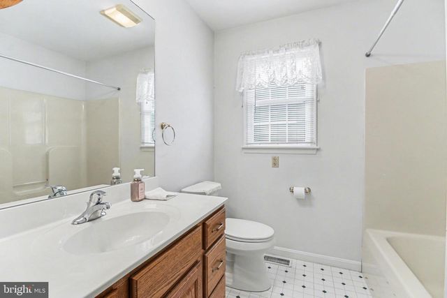 12 SWEET ARROW DR, Hummelstown, PA 17036