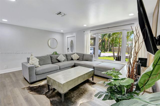 2809 NW 7th Ave, Wilton Manors, FL 33311