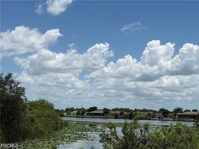 2113 NE 10th PL, Cape Coral, FL 33909