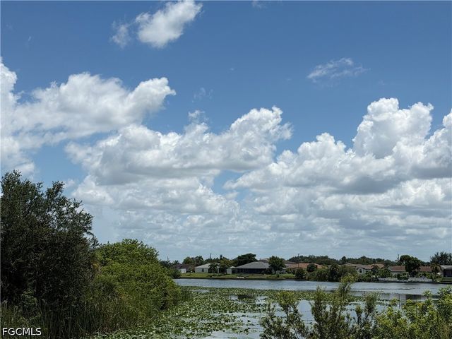 2113 NE 10th PL, Cape Coral, FL 33909