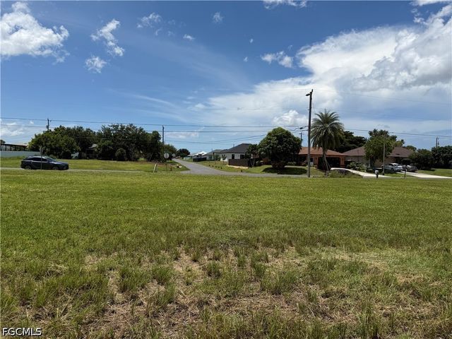 2113 NE 10th PL, Cape Coral, FL 33909