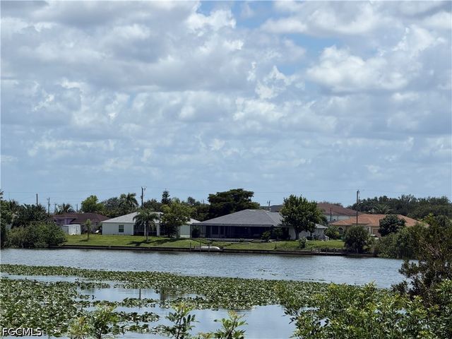 2113 NE 10th PL, Cape Coral, FL 33909