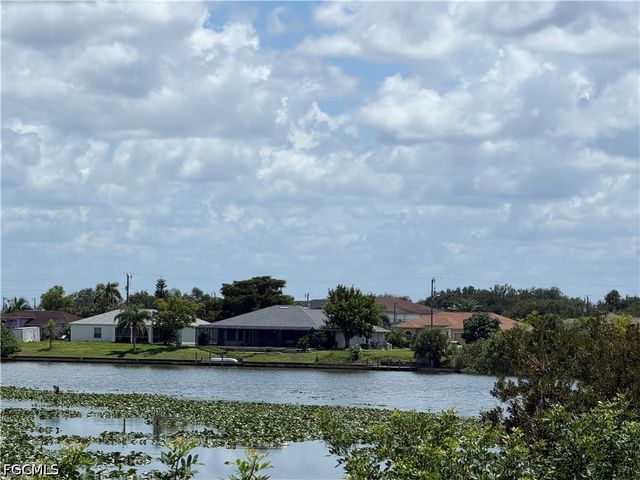 2113 NE 10th PL, Cape Coral, FL 33909
