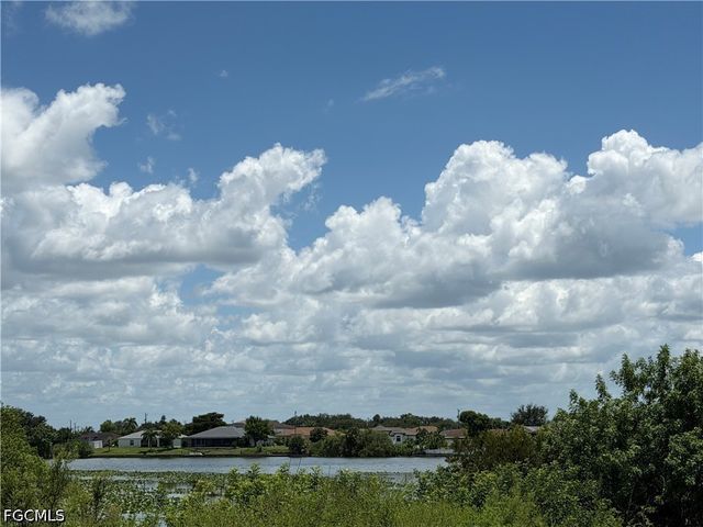 2113 NE 10th PL, Cape Coral, FL 33909