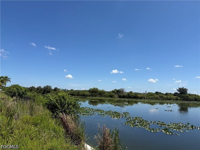 2113 NE 10th PL, Cape Coral, FL 33909