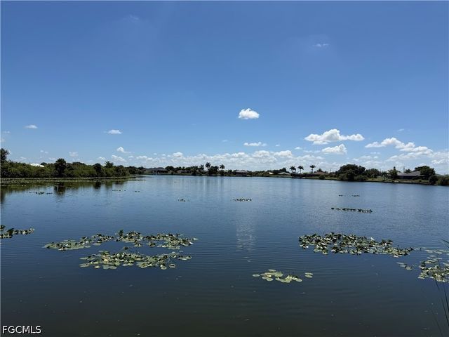 2113 NE 10th PL, Cape Coral, FL 33909