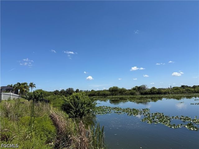 2113 NE 10th PL, Cape Coral, FL 33909