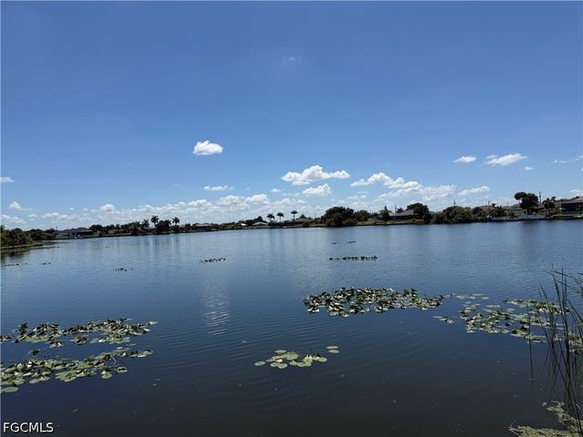 2113 NE 10th PL, Cape Coral, FL 33909