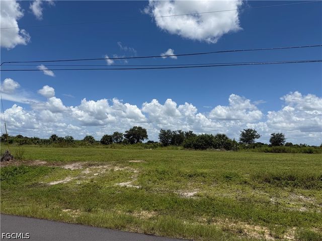 2113 NE 10th PL, Cape Coral, FL 33909