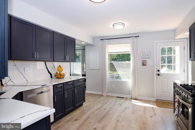 14 HEATHER DR, Sicklerville, NJ 08081