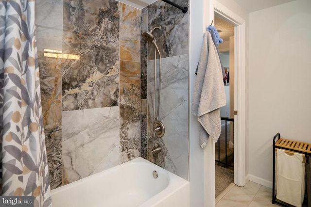 14 HEATHER DR, Sicklerville, NJ 08081