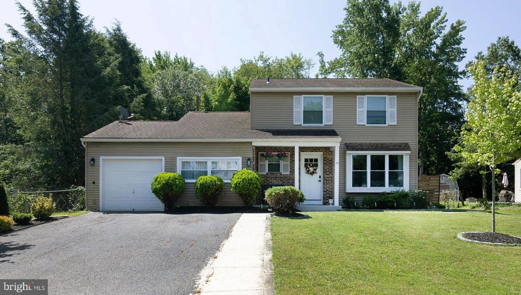 14 HEATHER DR, Sicklerville, NJ 08081