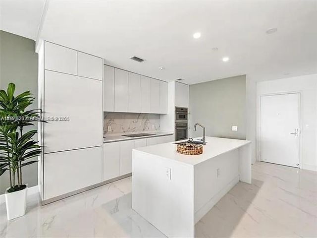 700 NE 24TH ST 606, Miami, FL 33137