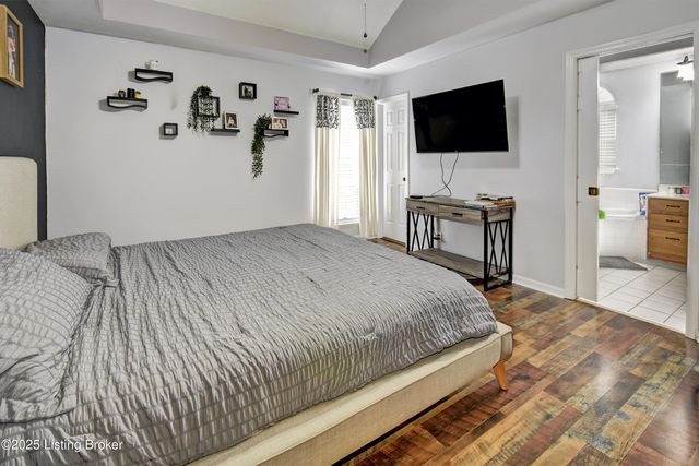 8116 Eagles Crest Ct, Louisville, KY 40291