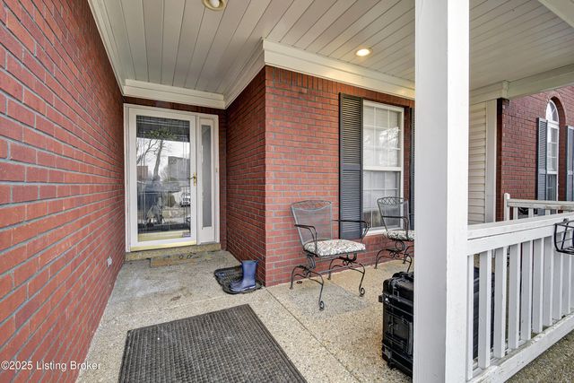 8116 Eagles Crest Ct, Louisville, KY 40291