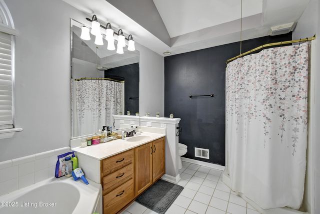 8116 Eagles Crest Ct, Louisville, KY 40291