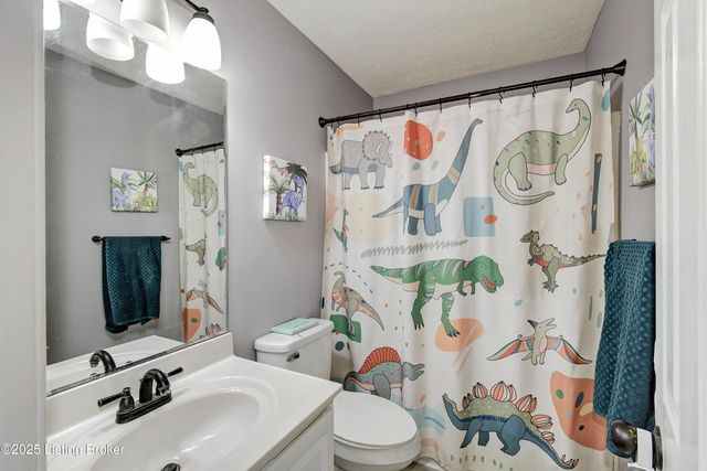 8116 Eagles Crest Ct, Louisville, KY 40291