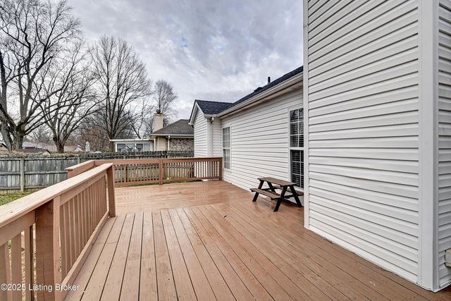 8116 Eagles Crest Ct, Louisville, KY 40291