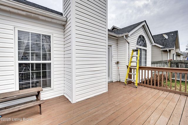 8116 Eagles Crest Ct, Louisville, KY 40291