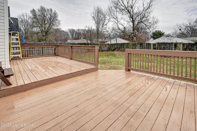 8116 Eagles Crest Ct, Louisville, KY 40291