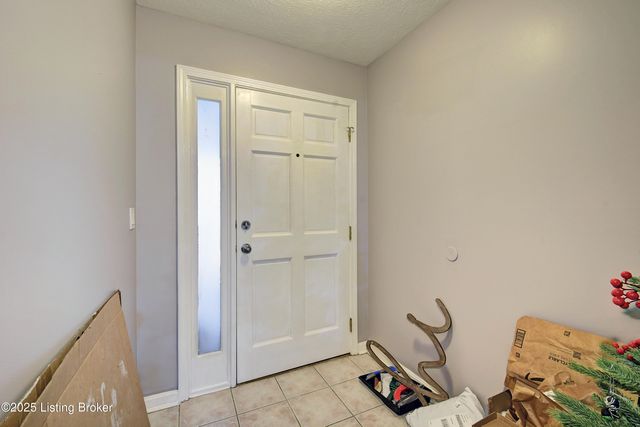 8116 Eagles Crest Ct, Louisville, KY 40291