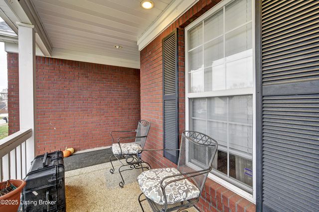 8116 Eagles Crest Ct, Louisville, KY 40291