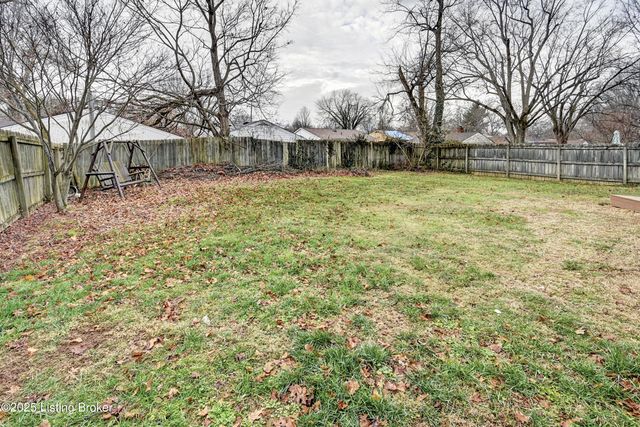 8116 Eagles Crest Ct, Louisville, KY 40291