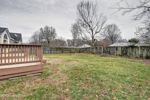 8116 Eagles Crest Ct, Louisville, KY 40291