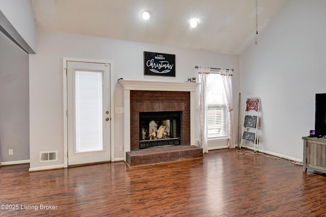 8116 Eagles Crest Ct, Louisville, KY 40291