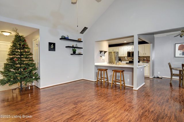 8116 Eagles Crest Ct, Louisville, KY 40291