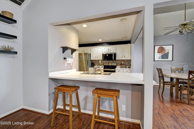 8116 Eagles Crest Ct, Louisville, KY 40291