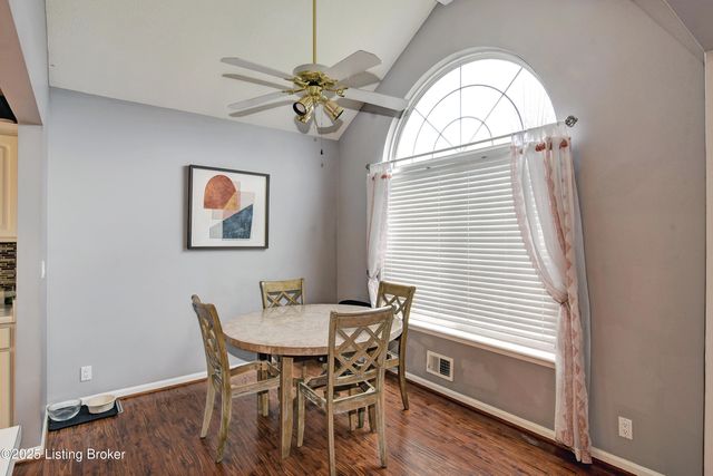 8116 Eagles Crest Ct, Louisville, KY 40291