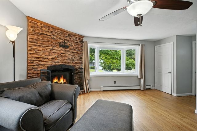 19 Metzger Pl, Springfield, MA 01104
