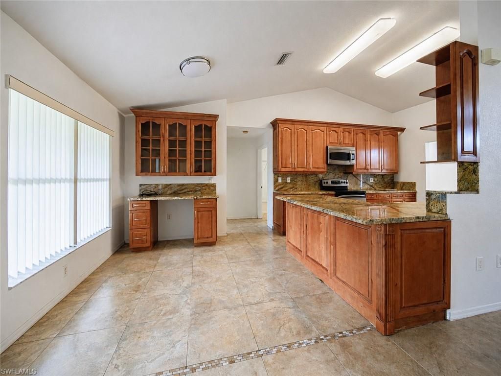 20 Hampton AVE, LEHIGH ACRES, FL 33936 — photo 5