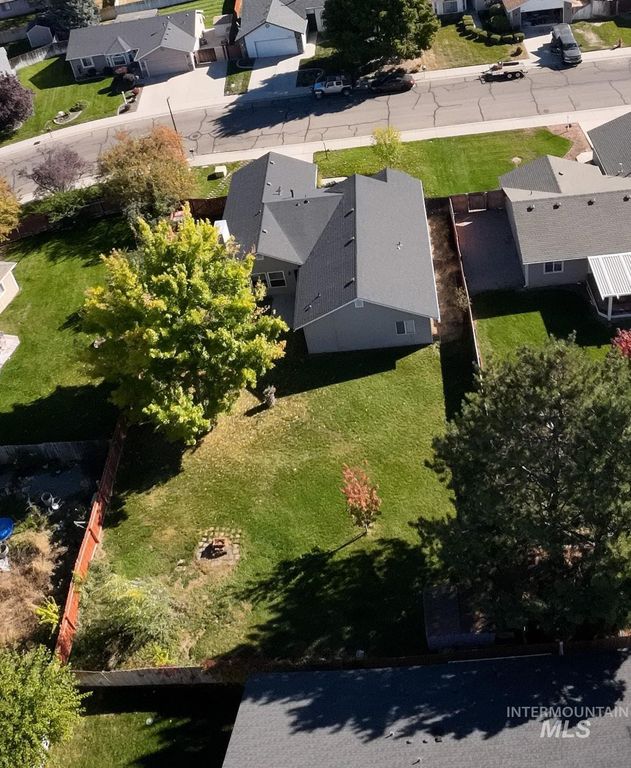 563 S Canvasback, Meridian, ID 83642 photo 3