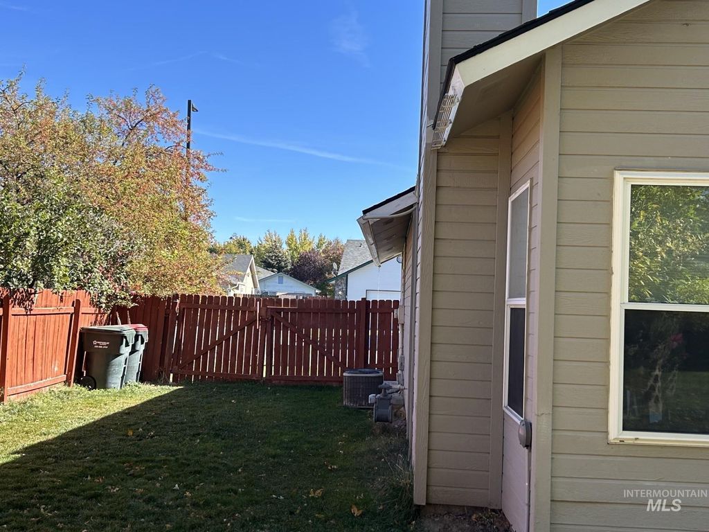 563 S Canvasback, Meridian, ID 83642 photo 5