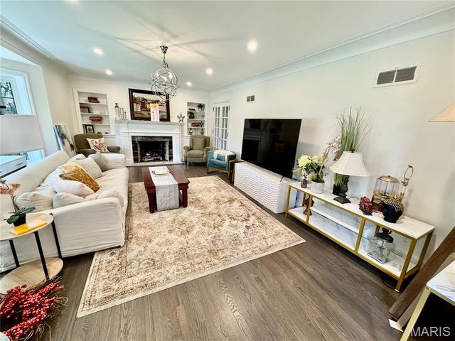 9053 Saranac Drive, Richmond Heights, MO 63117
